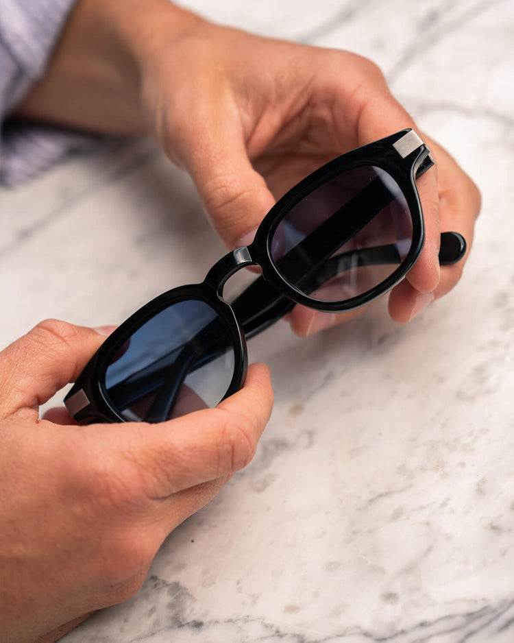 Gradient Shades (Black / Light blue)