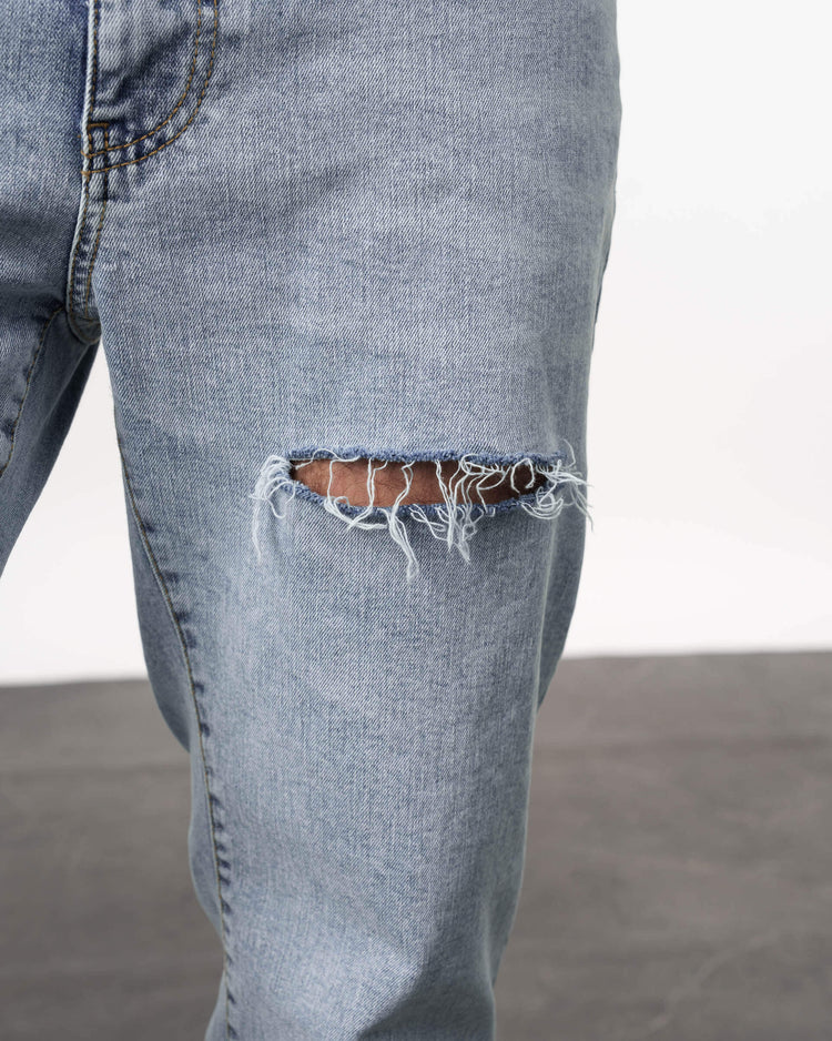 Distressed Regular Fit Jeans (light blue)