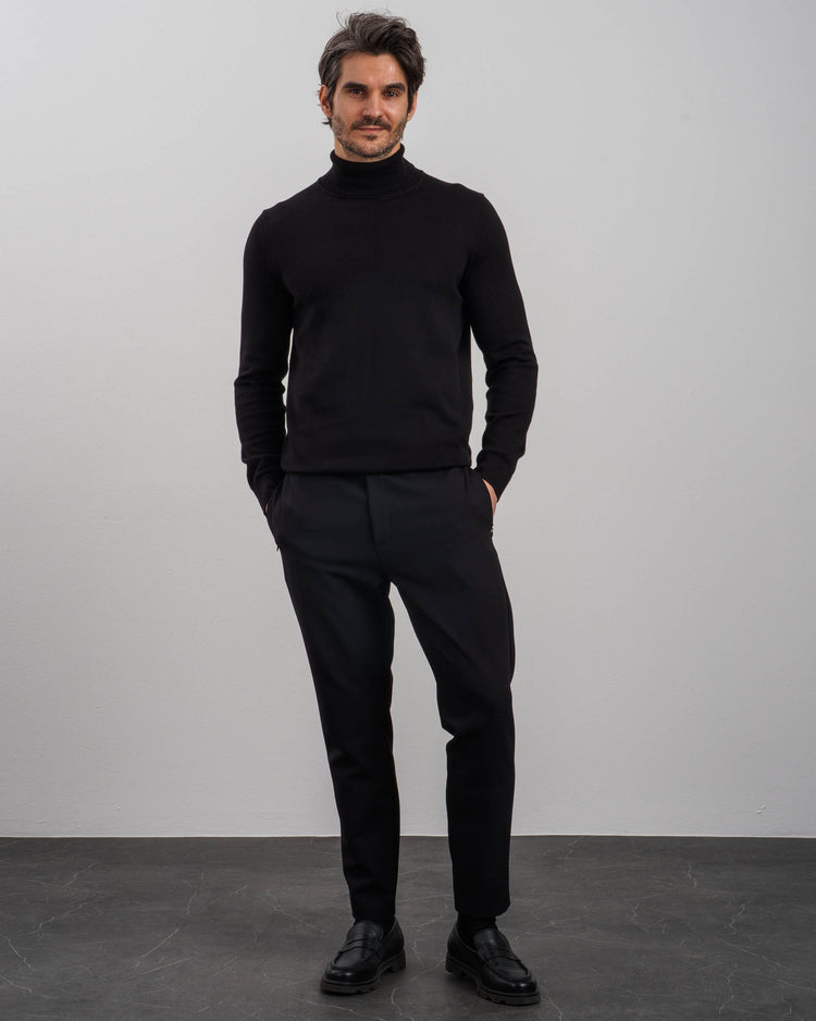 Light Knit Turtleneck (black)