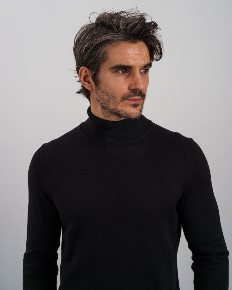 Light Knit Turtleneck (black)