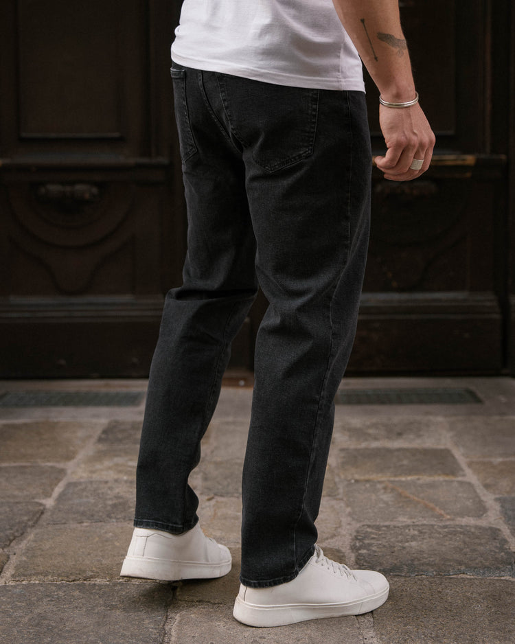 Essential Regular Fit Jeans (Washed Black)
