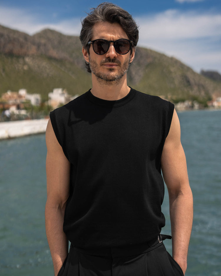 Sleeveless Knit Shirt (Black)