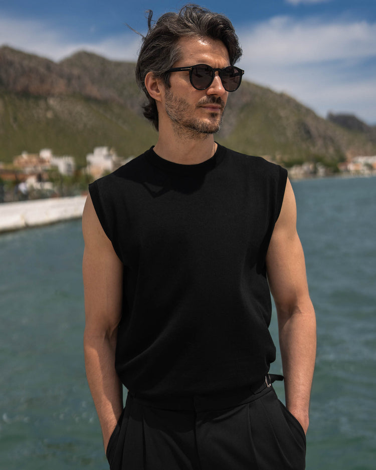 Sleeveless Knit Shirt (Black)
