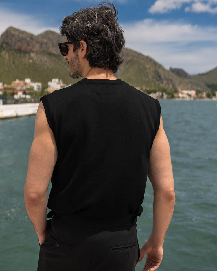 Sleeveless Knit Shirt (Black)